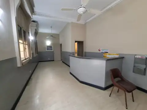 Oficina 7 ambientes con 1 baño