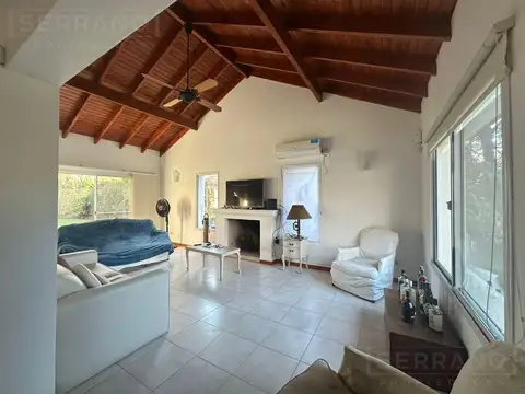 Casa 5 ambientes con 2 baños