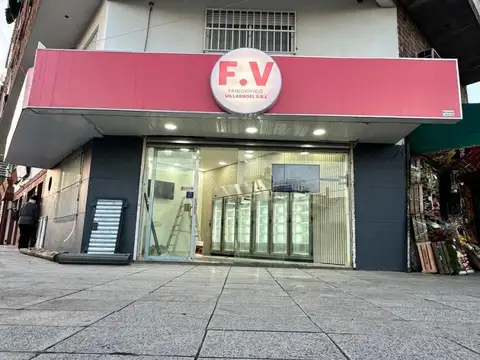 LOCAL EN EXCELENTE CENTRO COMERCIAL