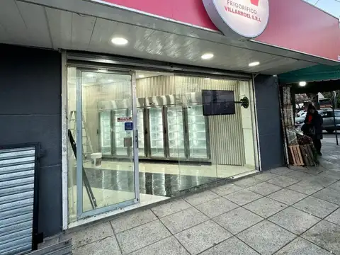 LOCAL EN EXCELENTE CENTRO COMERCIAL