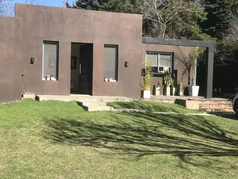 Casa 5 ambientes con 2 baños