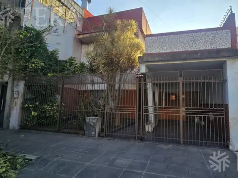 Venta casa 3 ambientes con cochera en Sarandi