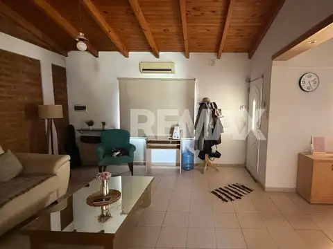 Casa 6 ambientes con 2 baños