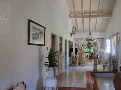 Casa en Venta con 2 cocheras