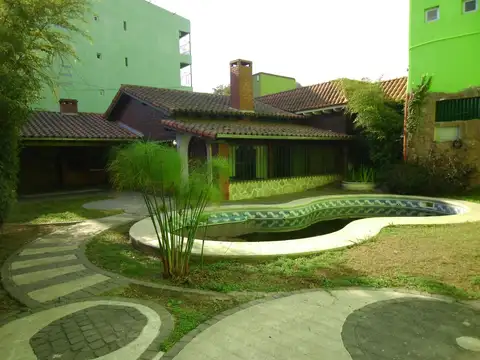 Casa en Alquiler con 1 cochera