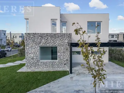 Casa sobre lote interno en venta en Carpinchos, Nordelta