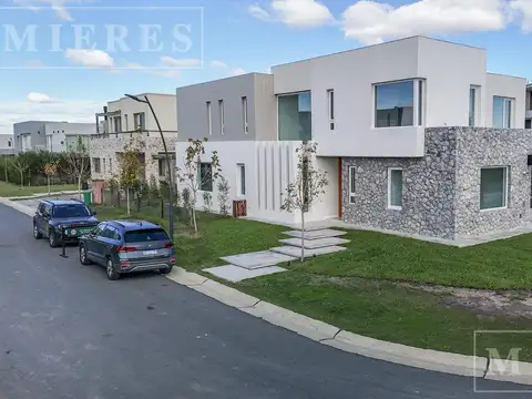 Casa en venta sobre Lote Interno en Carpinchos, Nordelta.