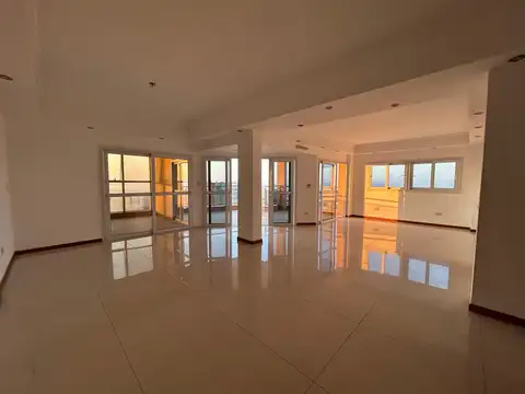 Departamento en Alquiler de 6 ambientes