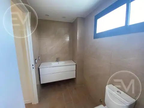 CASA EN VENTA 5 AMBIENTES EN CANNING CHICO