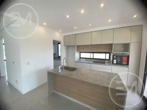 CASA EN VENTA 5 AMBIENTES EN CANNING CHICO