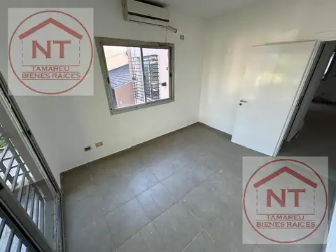 Departamento 2 amb al frente con balcón y terraza propia. DEVOTO