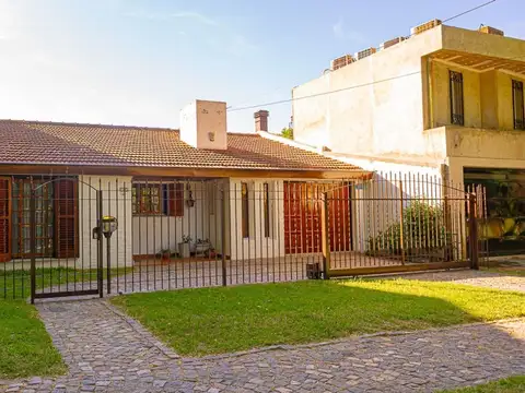 VENTA CASA 4 AMBIENTES EXCELENTE ESTADO