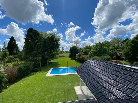 Casa en Venta con 4 cocheras