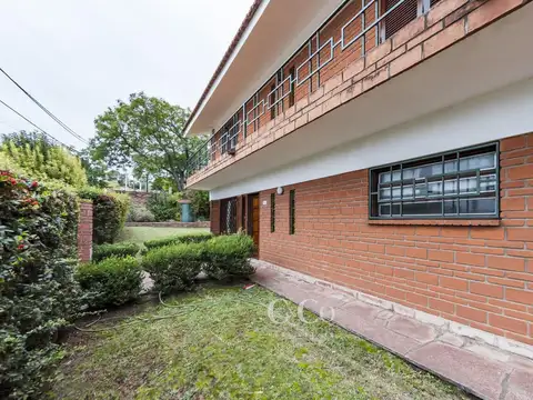 Venta Casa De 3 Dormitorios Y Pileta En Terreno De 454 Mts² En Centro De Villa Carlos Paz