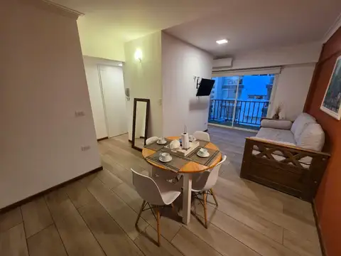 Departamento 2 ambientes a la calle en venta zona Aldrey
