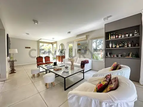VENTA CASA BARRIO LA COMARCA 4 DORM. APTA CREDITO