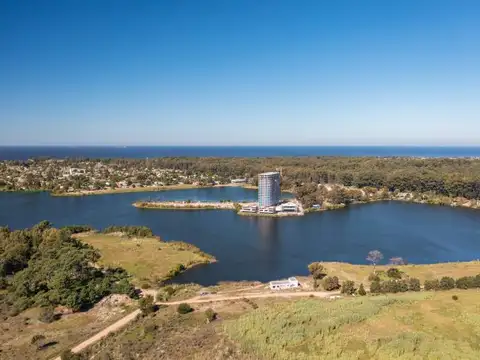 Terreno y lotes sobre el Lago Calcagno