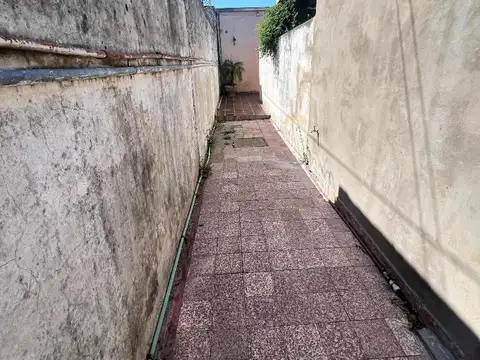 Casa en venta - 2 Dormitorios 1 Baño - La Plata