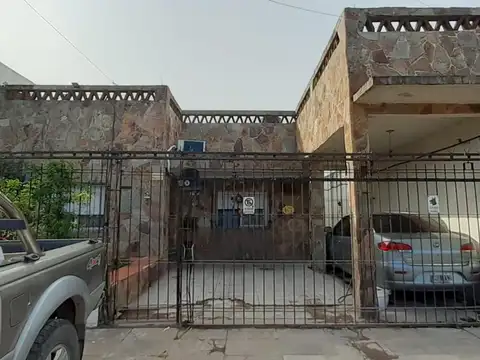 Moreno Muy buena ubicación Casa + Depto Ideal 2 flias