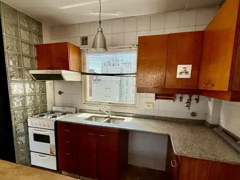 2 AMBIENTES EN DUPLEX AL FRENTE CON BALCON REAL OPORTUNIDAD!