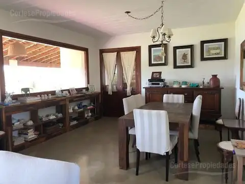 Casa 6 ambientes con 2 baños