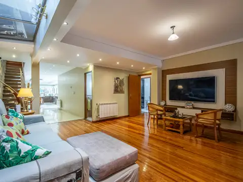 Casa 7 ambientes con 4 baños