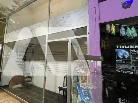 Local en Alquiler en Lanús, $ 330.000