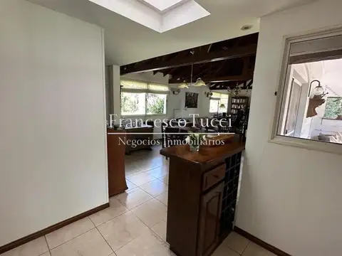 Casa en Venta con 2 cocheras