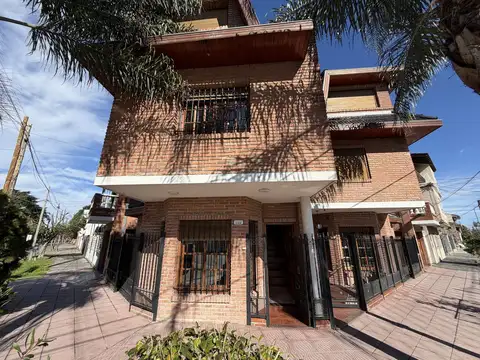 PH 5 AMB. Tipo Triplex. Garage. Patio + Terraza C/Parrilla. Excelente Estado