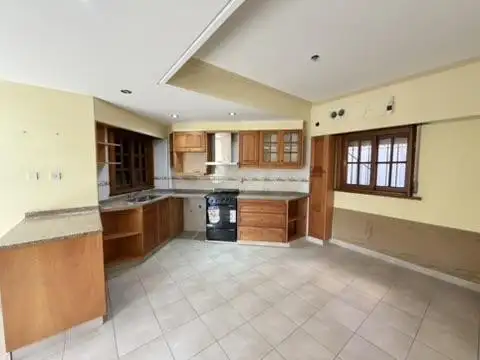 Depto Tipo Casa en Alquiler con 1 cocheras