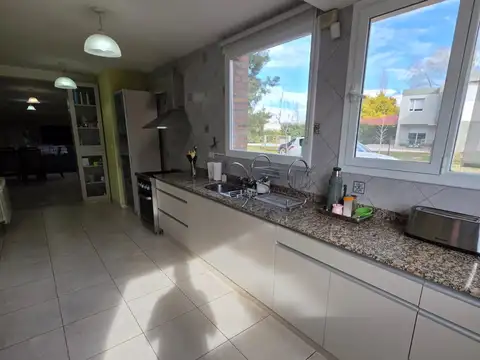 Casa en Venta en Neuquén, USD 490.000