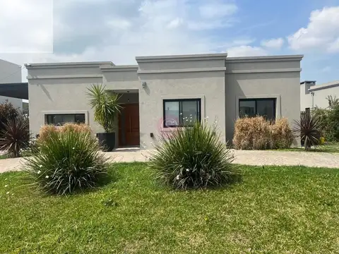 Casa  en Venta en Barrio Santa Elena, Pilar del Este, Pilar