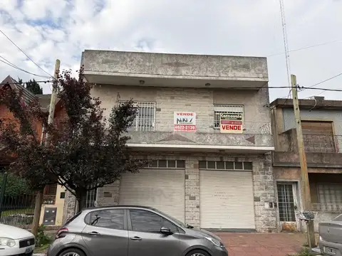 VENTA – Lote de 450 m² con casa multifamiliar, 2 departamentos, local/cochera y gran potencial de desarrollo – Ciudad Madero