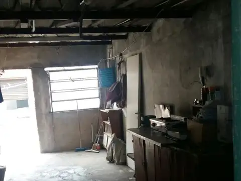 Casa 3 amb con dpto al fondo, ubicada en Maria Curie 84 Lomas de Zamora