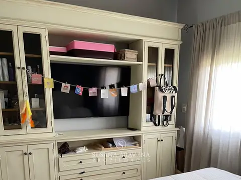 Casa en Alquiler con 2 cocheras
