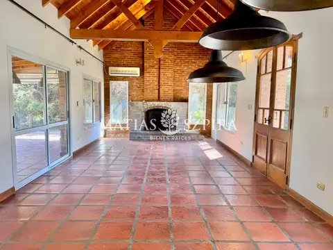 Casa en Venta con 2 cocheras