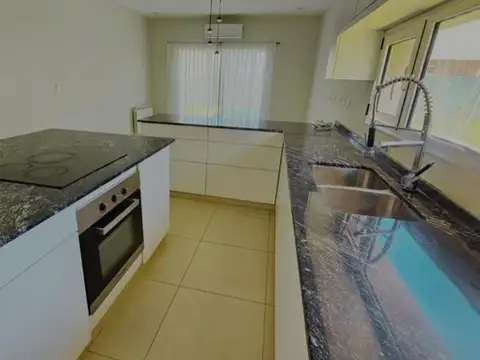 Casa 5 ambientes con 5 baños
