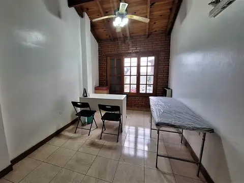 Oficina 12 ambientes con 3 baños