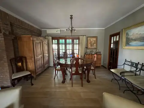 Casa en Venta con 3 cocheras