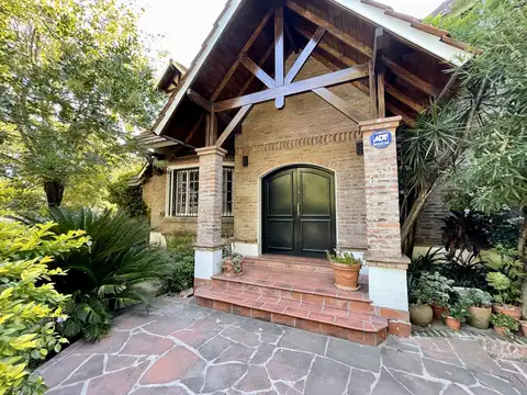 Chalet Tudor en Tigre residencial — carácter, escala y jardín que no se encuentran