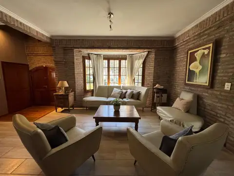 Casa 6 ambientes con 2 baños