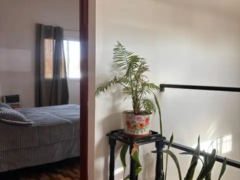 Casa 9 ambientes con 2 baños