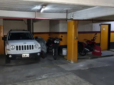 AMPLIA Cochera en venta en Villa Devoto