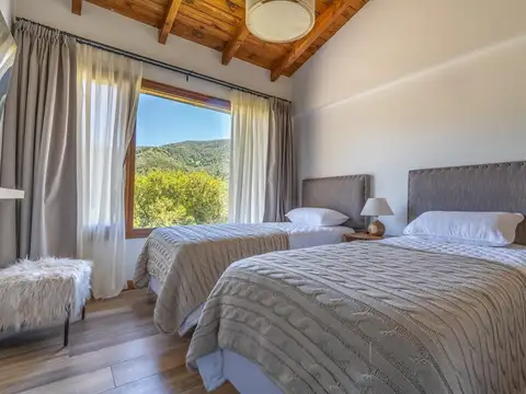 Casa 4 ambientes con 2 baños