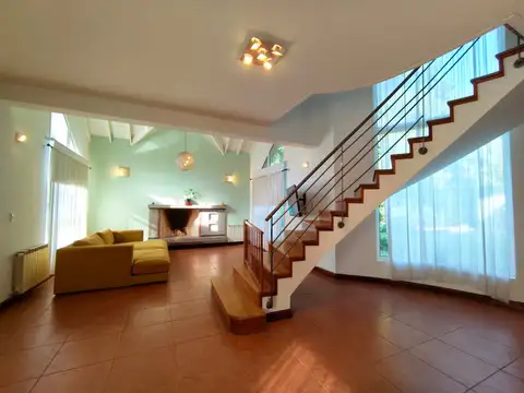 Casa 4 ambientes con 3 baños