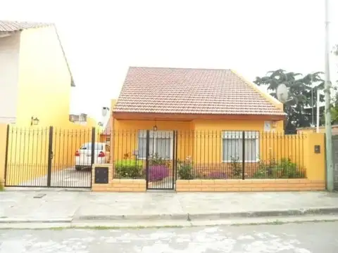 Casa en venta - 3 Dormitorios 2 Baños - Cochera - 325Mts2 - Sierra Chica