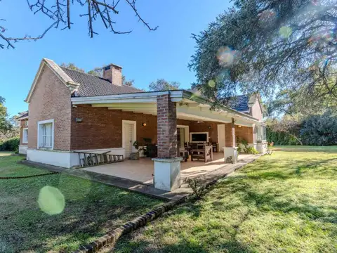 Casa en Venta con 2 cocheras