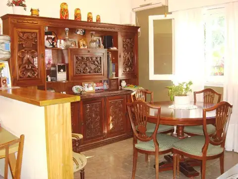 Casa 4 ambientes con 2 baños
