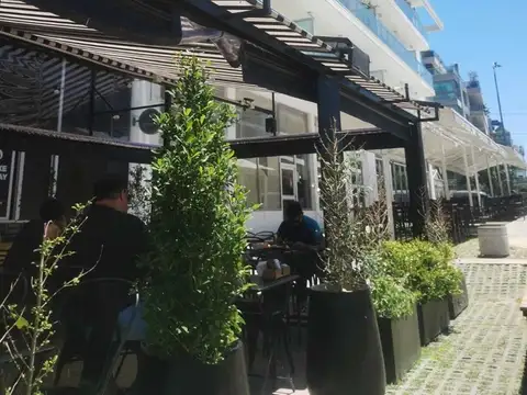 EXCELENTE LOCAL CON IMPORTANTE RENTA Y UBICACION EN EL POLO GASTRONOMICO DEL CORREDOR DONADO HOLMBERG