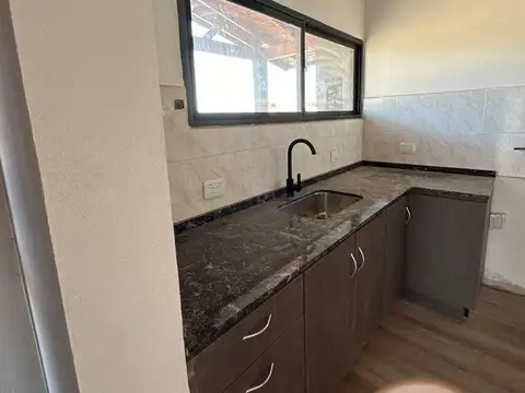 Casa 4 ambientes con 1 baño